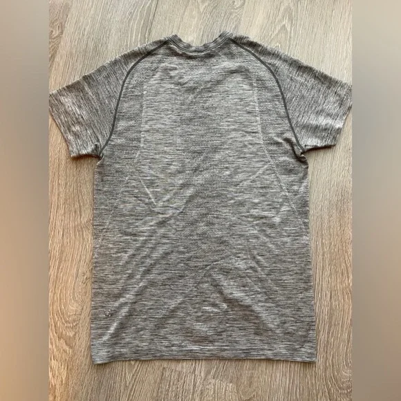 Lululemon Metal Vent - Picture 2 of 3